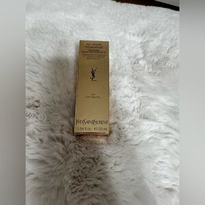 Yves Saint Laurent All Hours Foundation in Gold Packaging LN3
